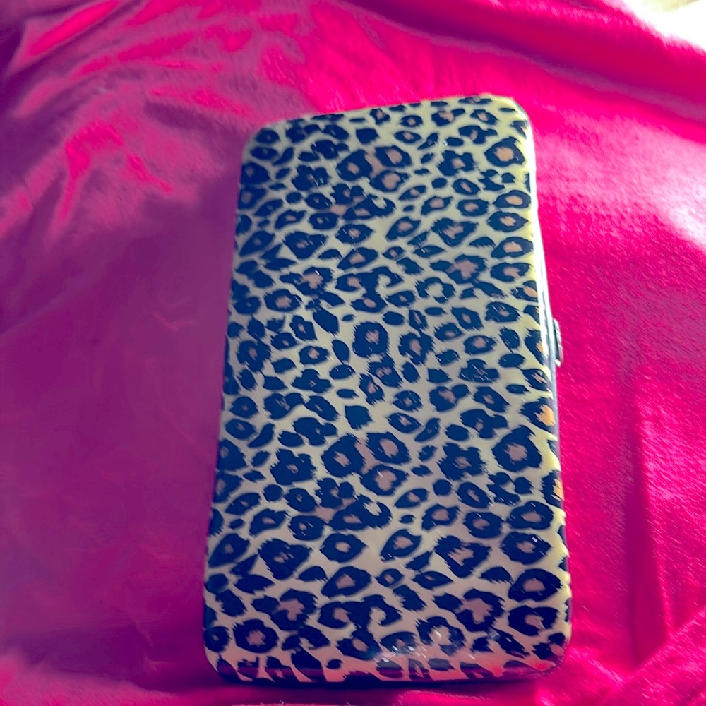 SHINNY LEOPARD PRINT IN MEDIUM CONDITION.